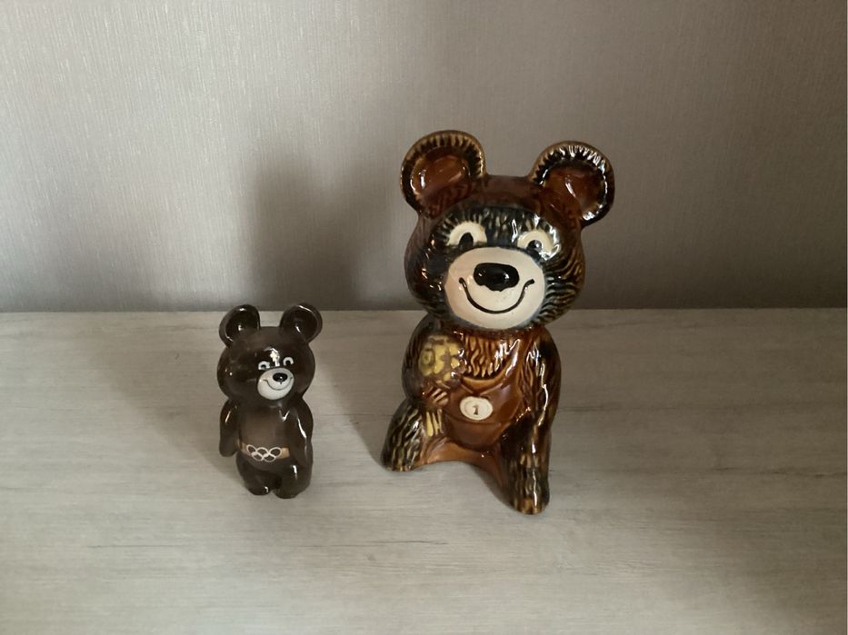 Панно диарама, пробковое дерево, статуэтки, сувениры разные.