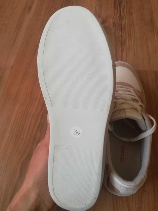 Спортни обувки номер 39