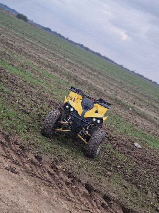 Atv de vanzare 110 cc motor  foarte bine intretinut schimbat recent setul +chiuloasa + ambreajul 3+1