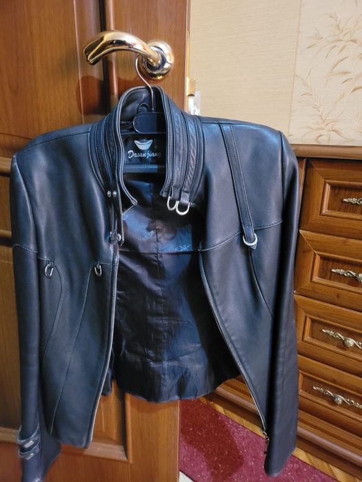 Верхняя одежда куртка кожанная