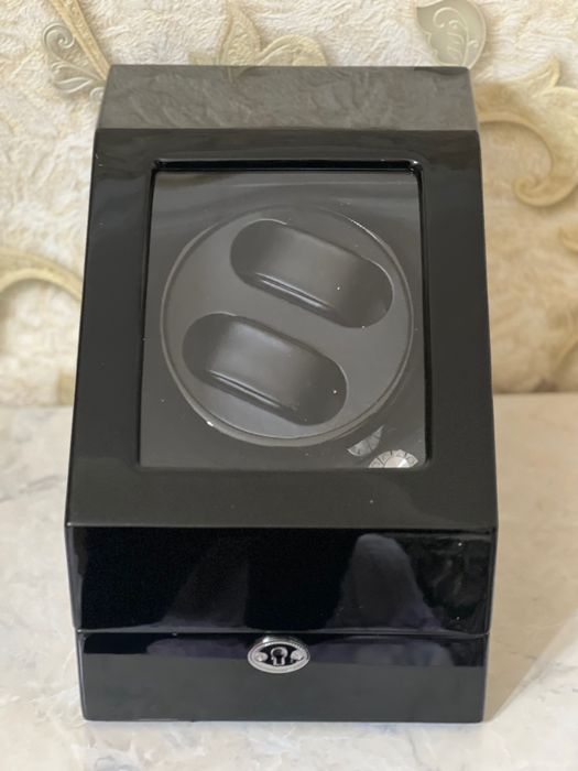 Шкатулка для механических часов с автоподзаводом.