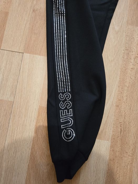 Guess! Оригинален дамски анцуг!