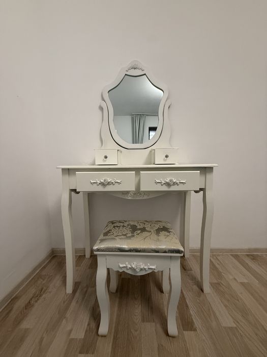 Masă de machiaj elegantă cu oglindă + taburet inclus