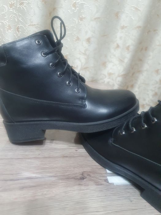 Ботинки женские кожаные. .