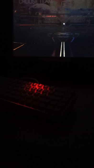 Vând Tastatura white shark