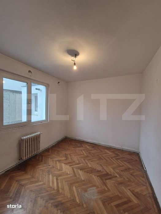 Apartament de vanzare, zona Dambu
