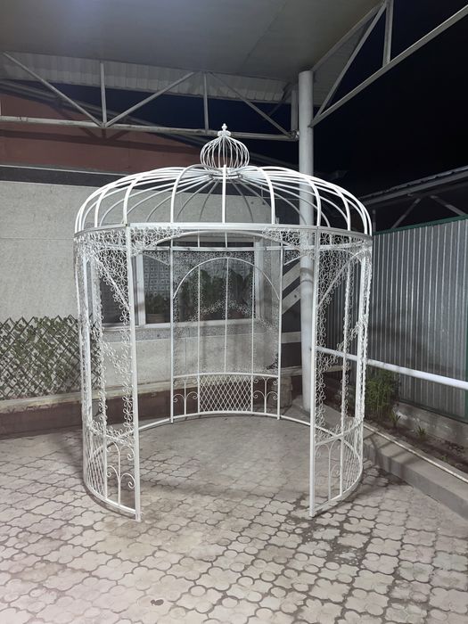 Арка белая с куполом