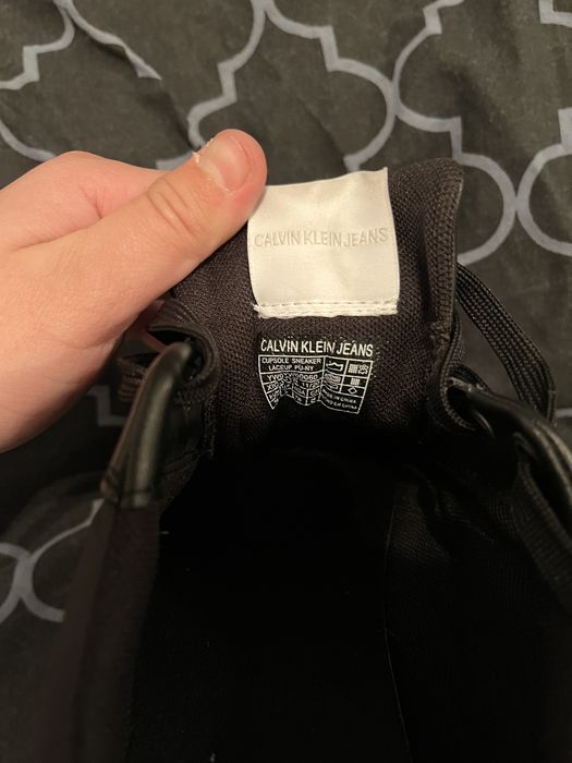 Vând adidași Calvin Klein