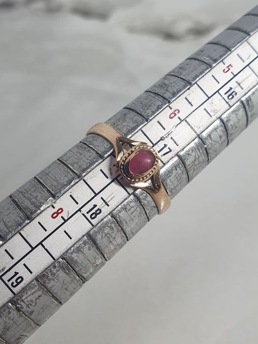 Inel vintage din aur de 14K cu rubin cabochon – mărimea 54 – 1,09 g