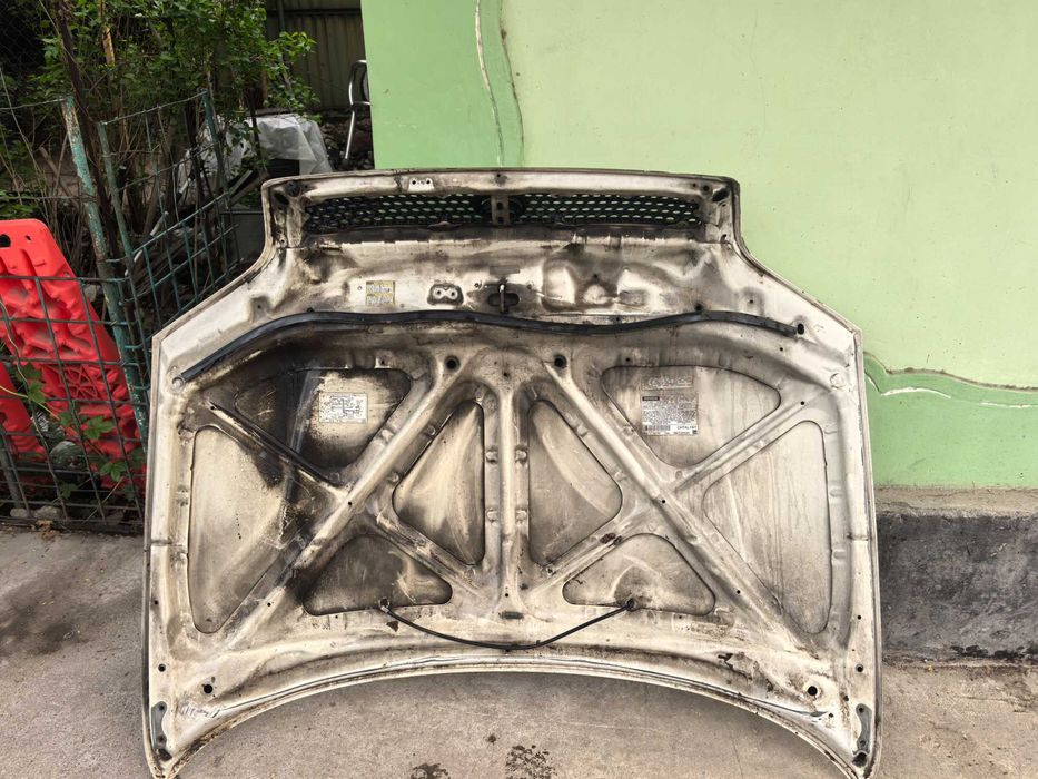 Капот на Rav 4 1996