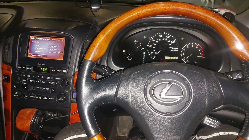 Продавам Lexus RX300