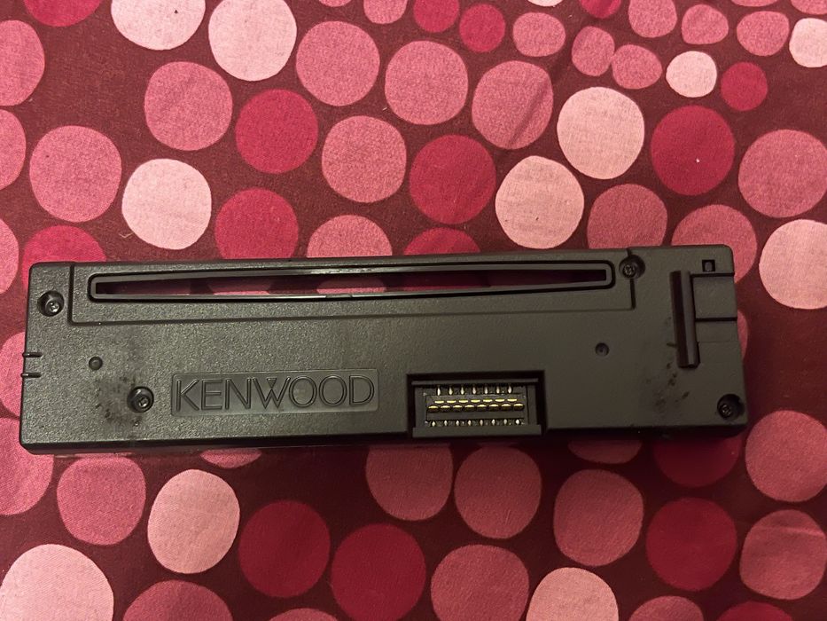 Fata casetofon Kenwood KDC-3027