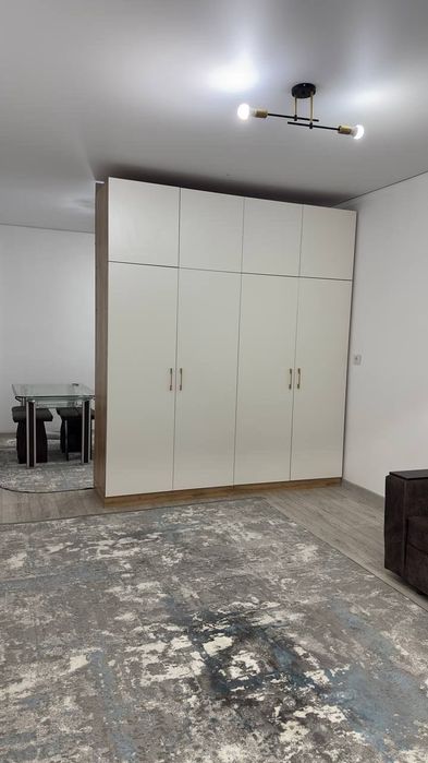 Ищем 1 девушку, возраст не важен.