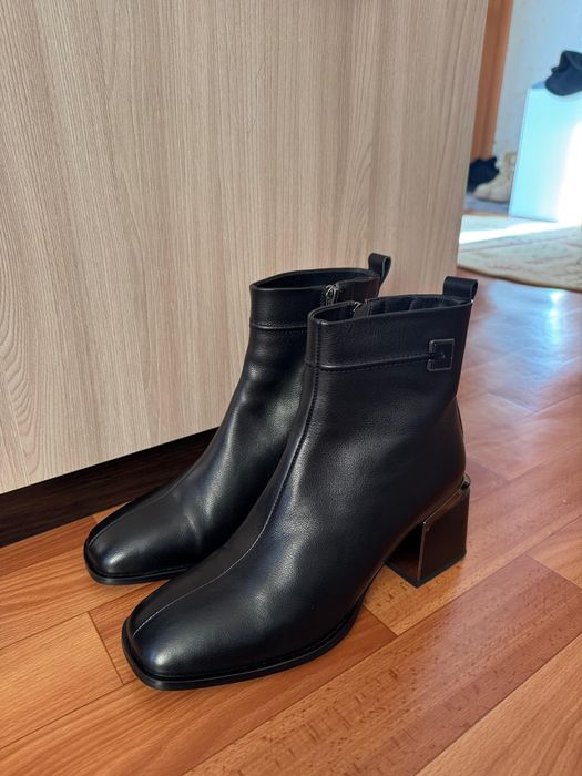 Продам сапожки весенние