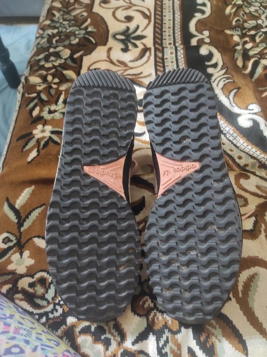 Кроссовки Adidas оригинал женские продам б/у