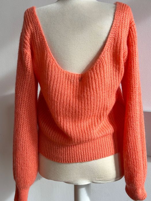 Блуза в прасковен корал и панталон Club Monaco със широки крачоли