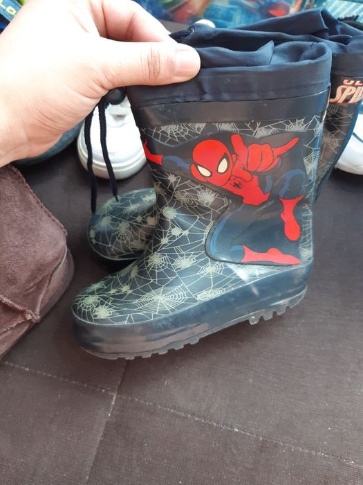 Продам детскую обувь