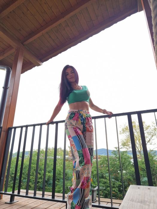 Панталон и къса  блуза на Алеса