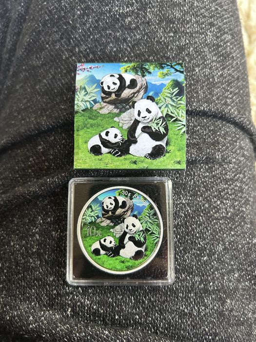 Сребърни монети панди