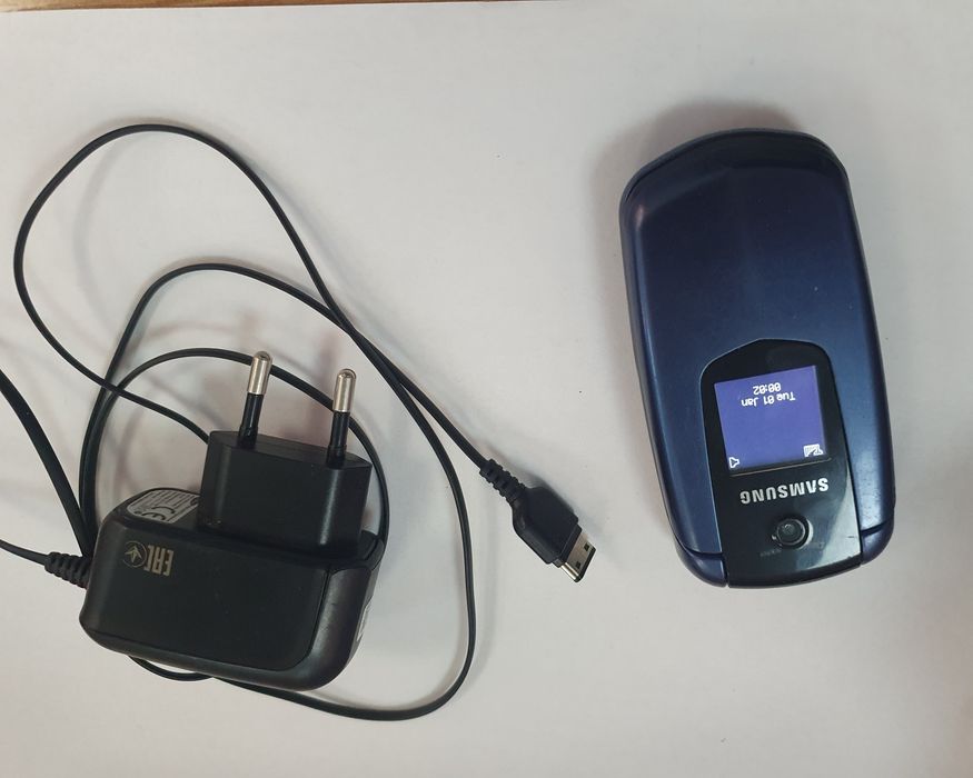 telefon Samsung E2210B clapeta perfect functional necodat ca nou butoane taste
