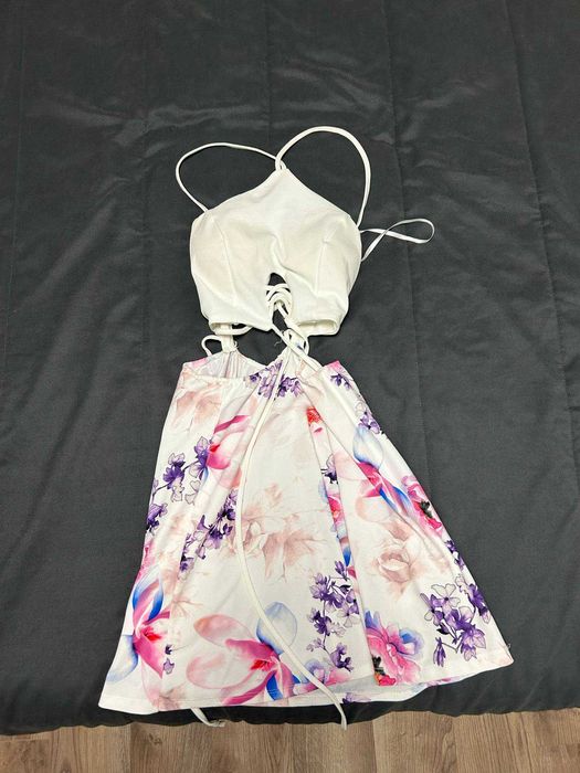 Рокля  ZARA нова с етикет, Бяла нежна рокля на цветя