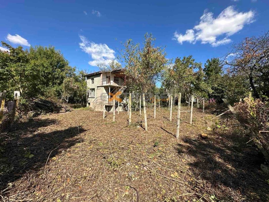 Къща на 20 мин. с авт. от центъра на гр. Варна и на 5 мин. от морето