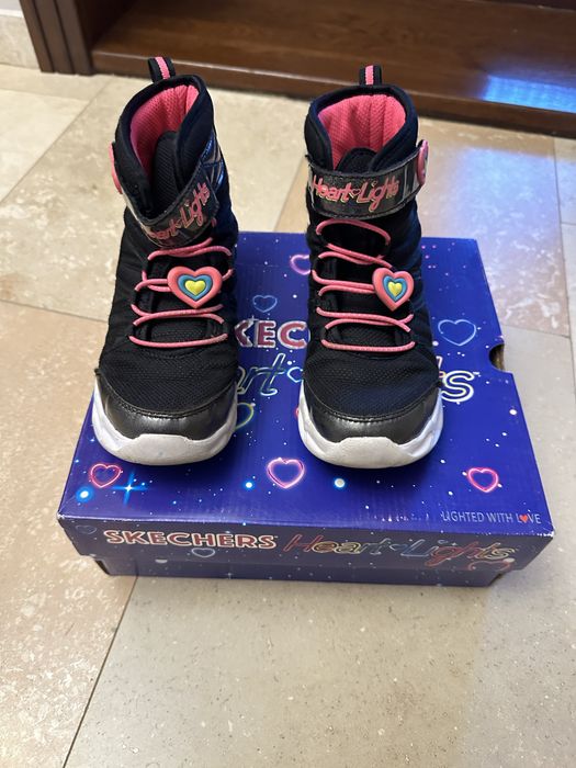 Ugg mar 28 si skechers  mar 29