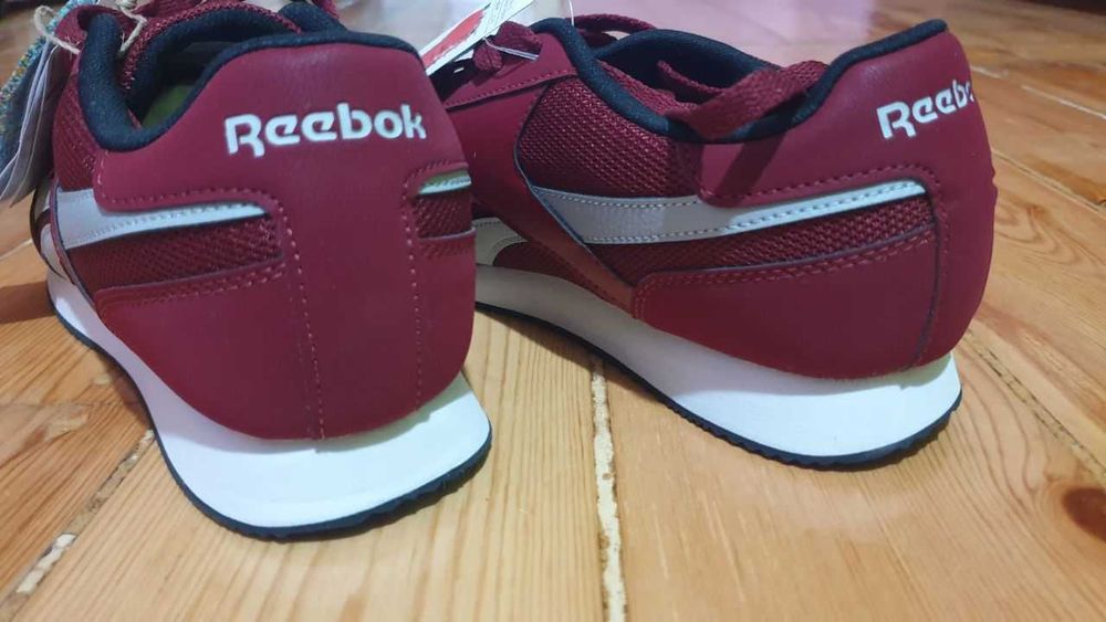 Продаётся кроссовки оригинальный, кожаный