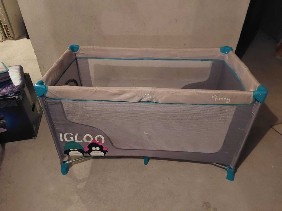 Продавам детска кошарка с матрак Пиер Карден