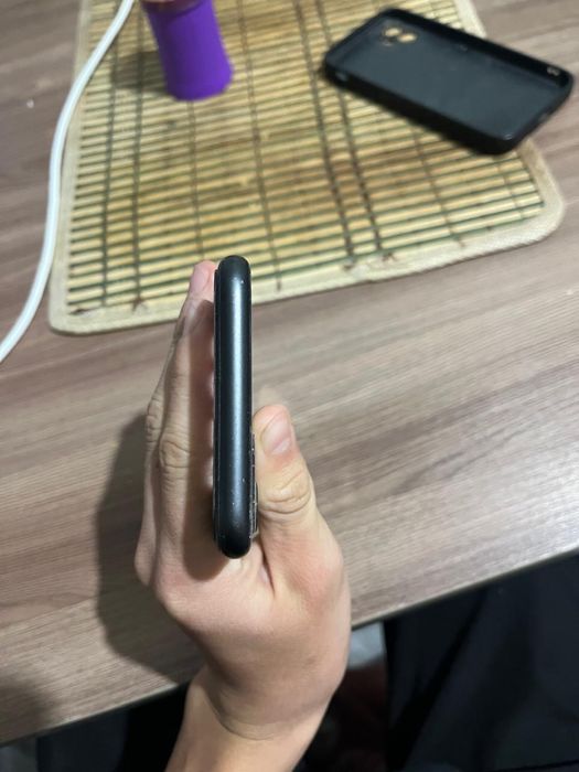 Продам Айфон 11 в хорошем состояний