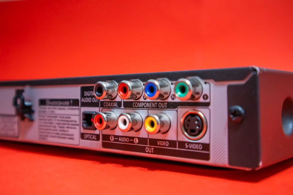 SAMSUNG караоке система DVD плейър с микрофон 150 бг песни DVD-P366KD