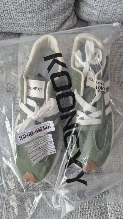 Нови маратонки. Не са обувани.