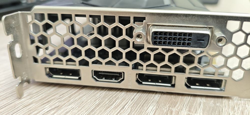 Продавам видеокартаGtx 1060 palit