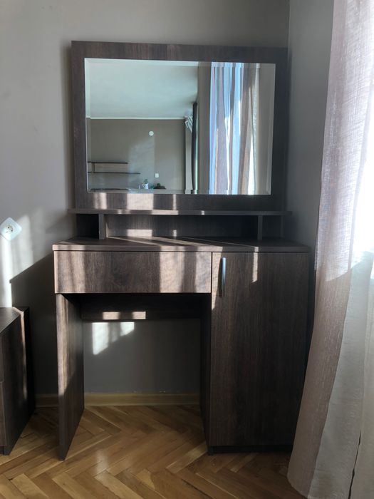 Комплект тоалетка с нощни шкафчета