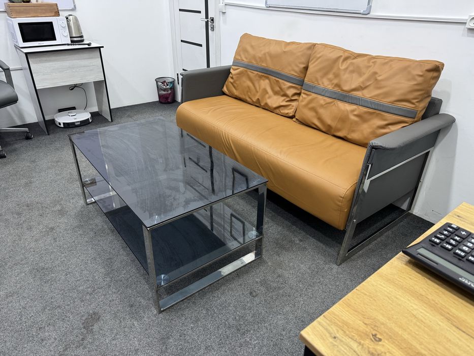 Yumshoq divan va jurnalniy stol