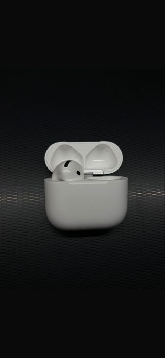 Продам наушники Airpods4