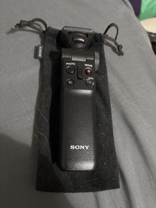 Shooting Grip With Wireless Remote Commander