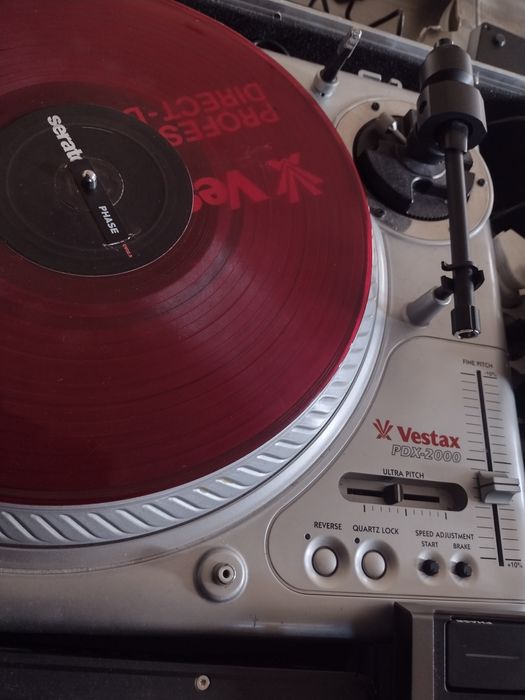 Продавам грамофони vestax pdx-2000 direct drive,stanton,denon,techniks