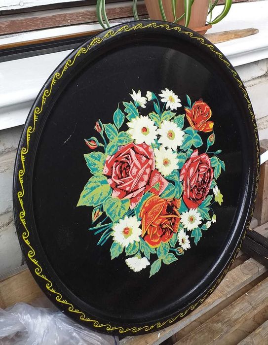 Продам поднос металлический