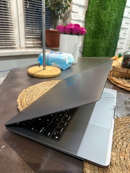 MacBook Pro 13.3 M2 8/512