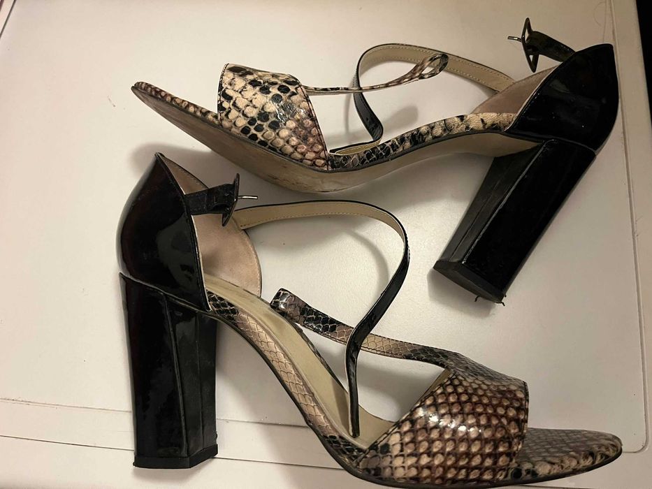 дамски елегантни сандали от естествен лак и змийска кожа