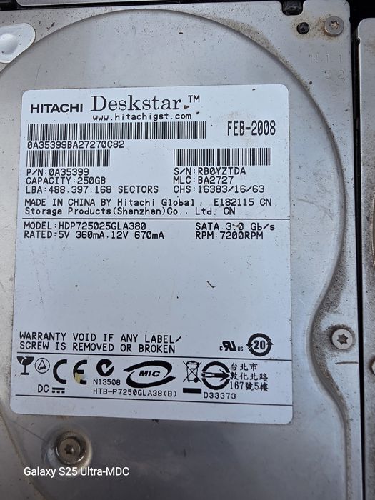 Vând 4 hard disk uri și 4 plăcute memorie ram