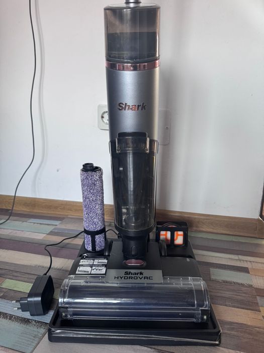 Aspirator fara fir cu spalare Shark Hydrovac Cordless