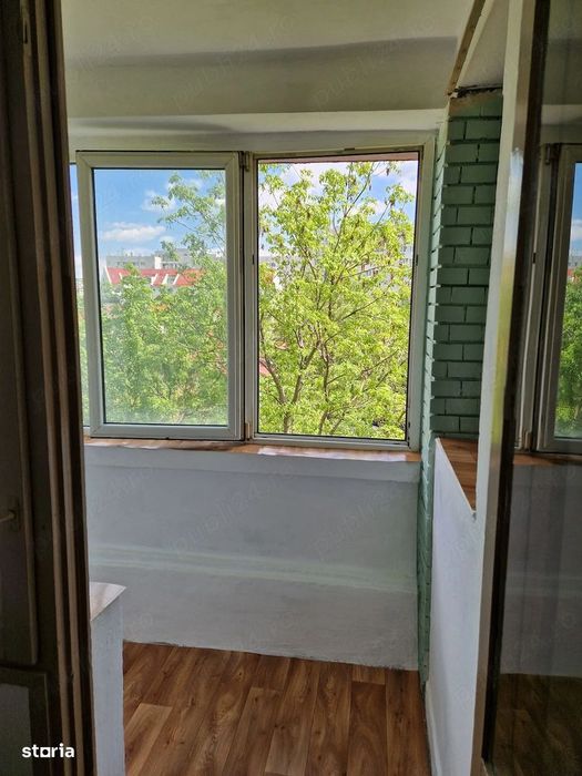 Garsoniera Metrou Titan, suprf. 30 mp, bloc reabilitat