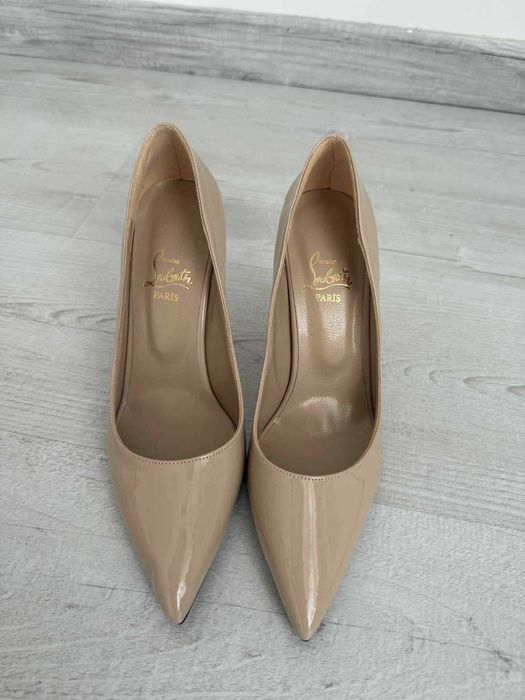 Абитуриентски, бежови обувки, номер 37 с червени подметки