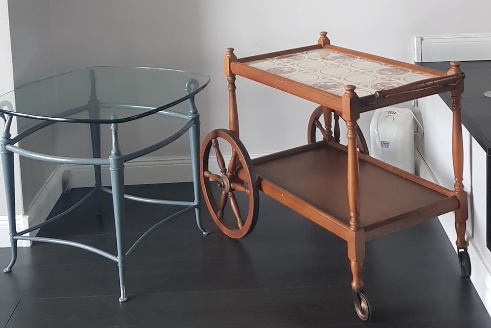 Gheridon vechi din lemn masiv