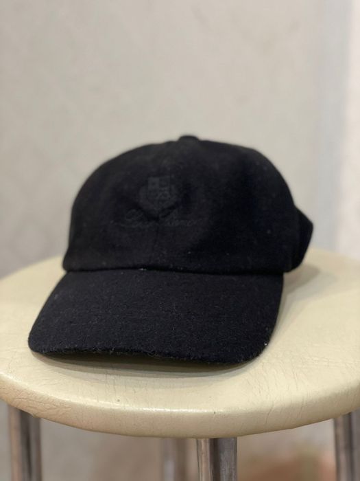 Продам куртку парку женскую и кепки