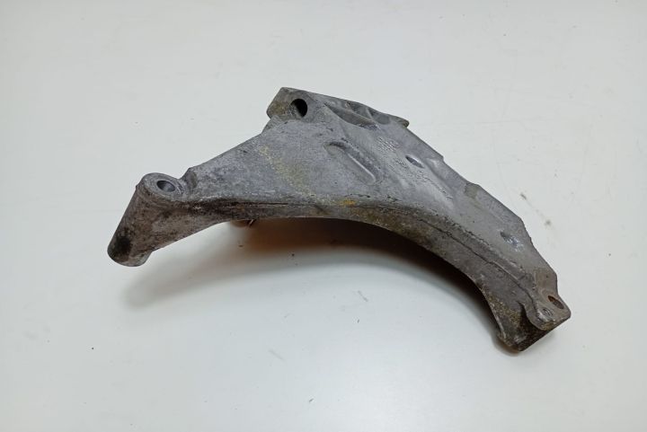 Suport motor 03L199207 Skoda Octavia a 2-a generatie seria