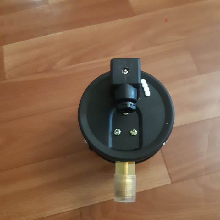 Продам манометр новый