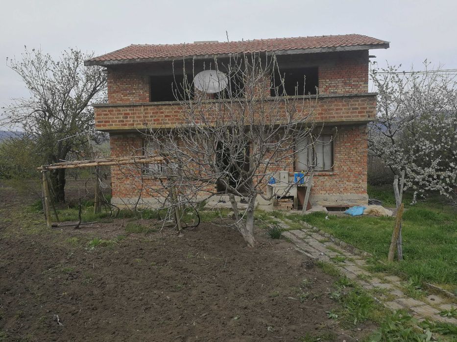 Продава се къща в село Черноград